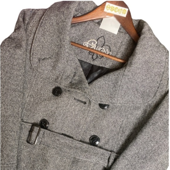 GUESS 2 button closure with belt // M - Picture 8 of 9